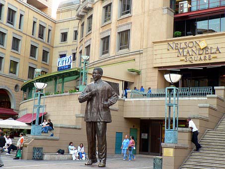 Statue of Nelson Mandela